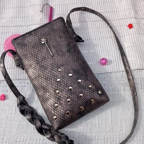 THE AMIRA CELLPHONE BAG