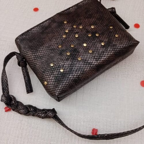 THE AMIRA CROSSBODY BAG