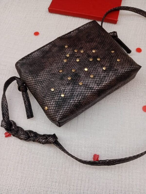 THE AMIRA CROSSBODY BAG