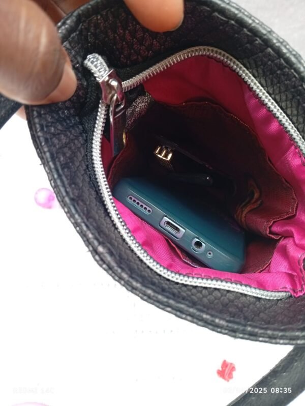THE AMIRA CELLPHONE BAG