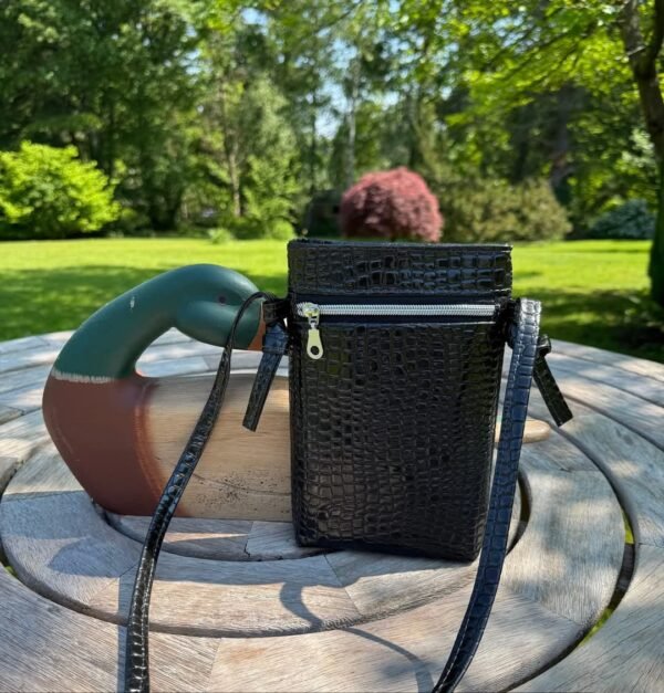 THE AMIRA CELLPHONE BAG