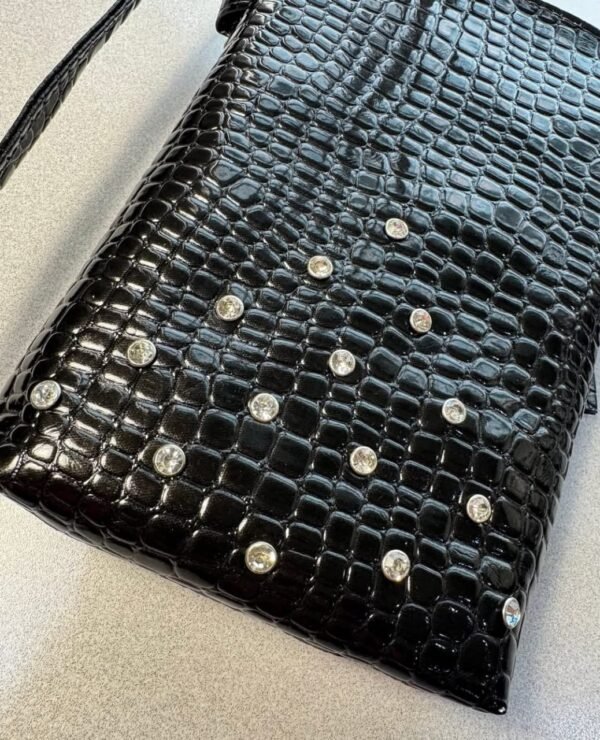 THE AMIRA CELLPHONE BAG