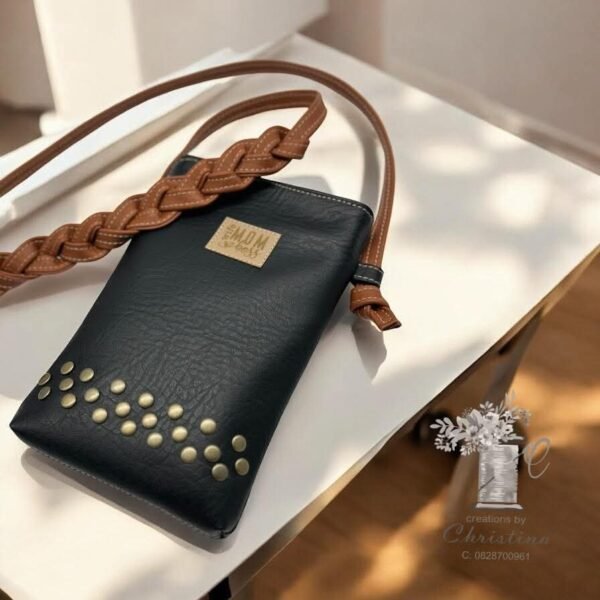 THE AMIRA CELLPHONE BAG