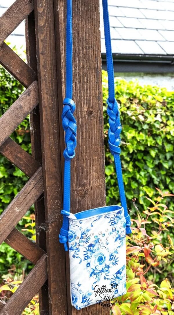 THE AMIRA CELLPHONE BAG