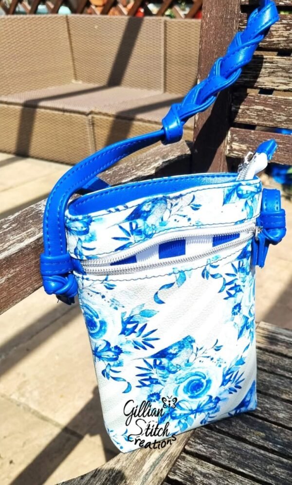 THE AMIRA CELLPHONE BAG